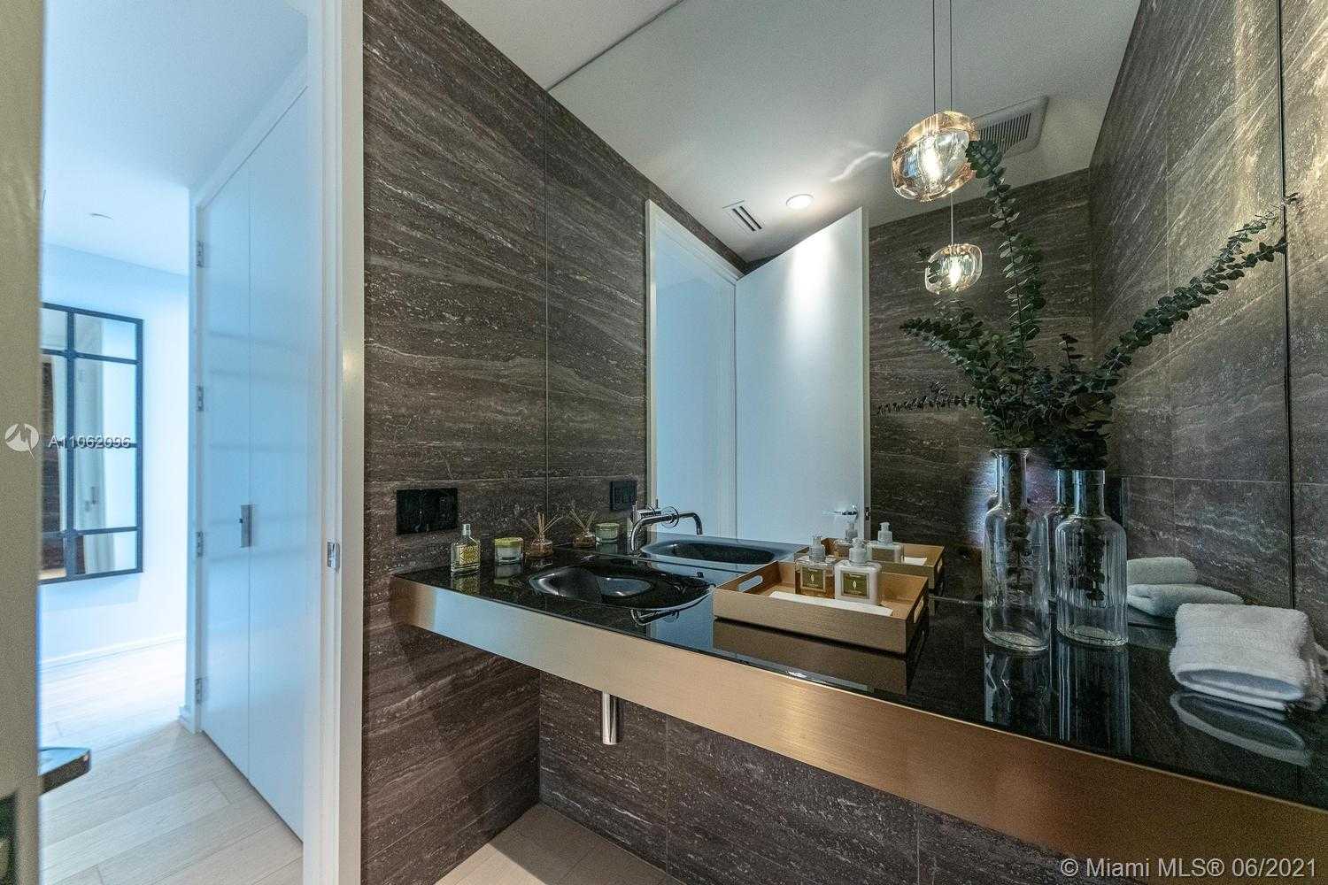 Small Image of 300 COLLINS AVE #2A, Miami Beach Number 27