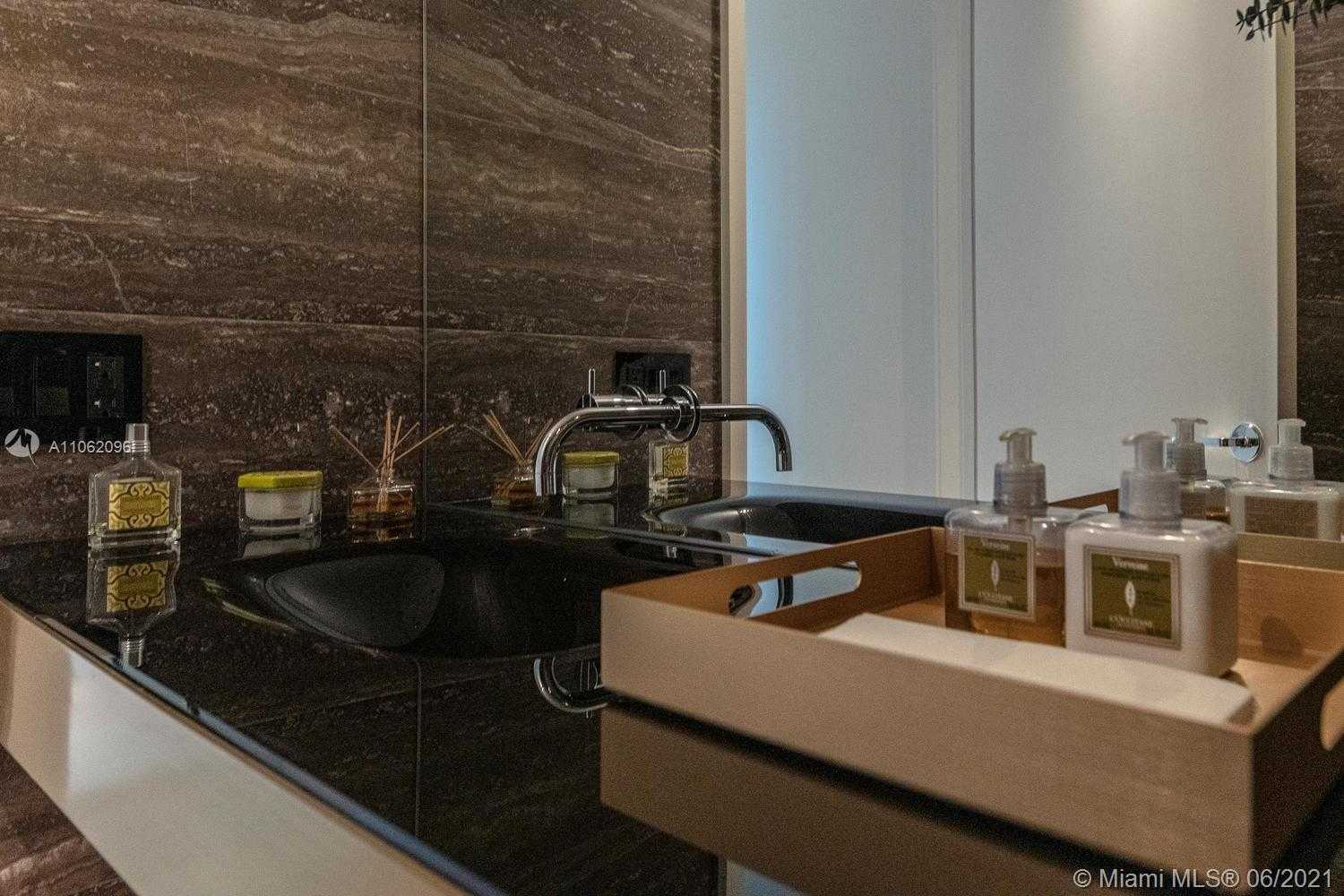 Small Image of 300 COLLINS AVE #2A, Miami Beach Number 28