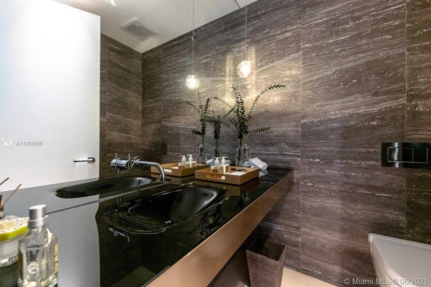 Small Image of 300 COLLINS AVE #2A, Miami Beach Number 29