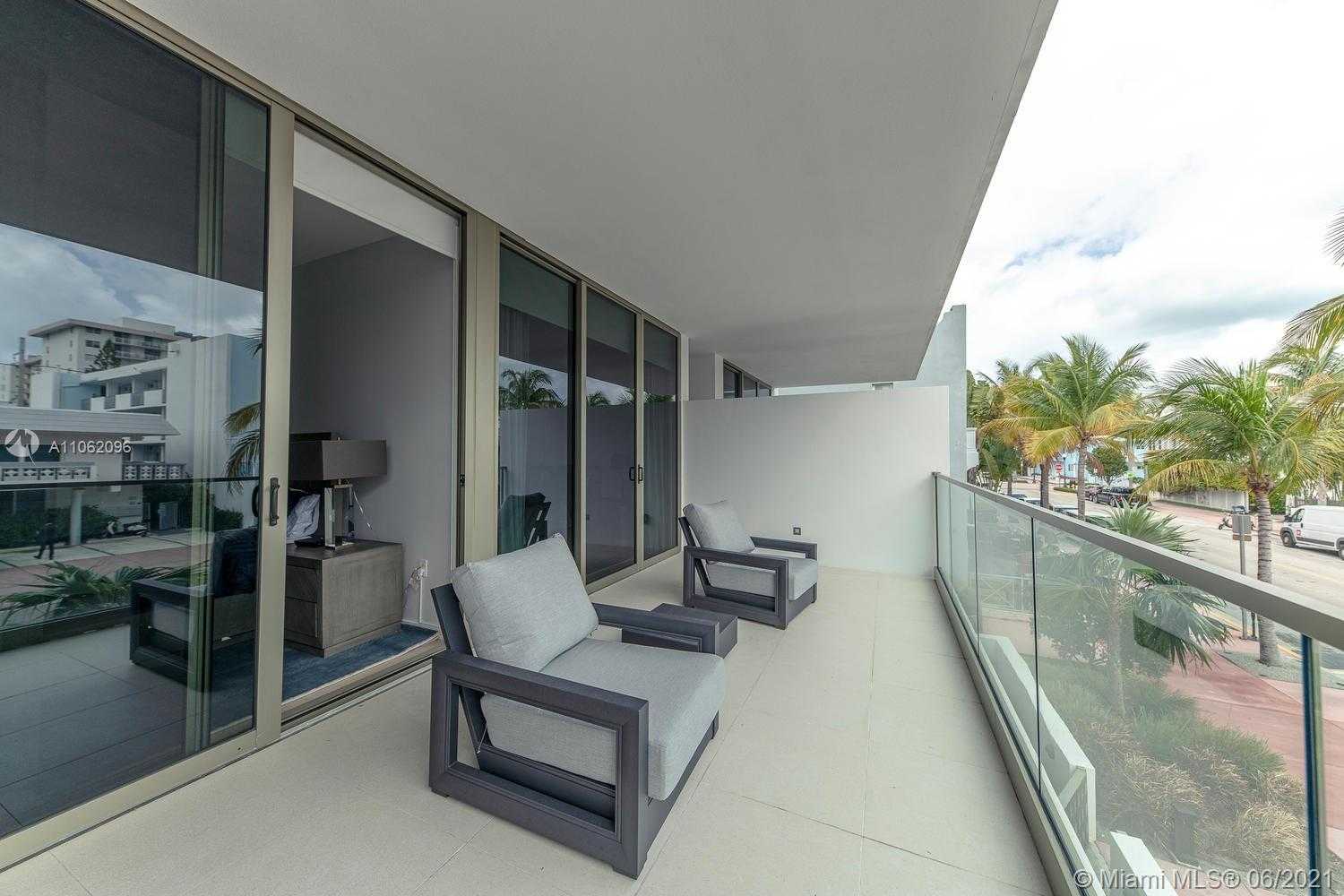 Small Image of 300 COLLINS AVE #2A, Miami Beach Number 30