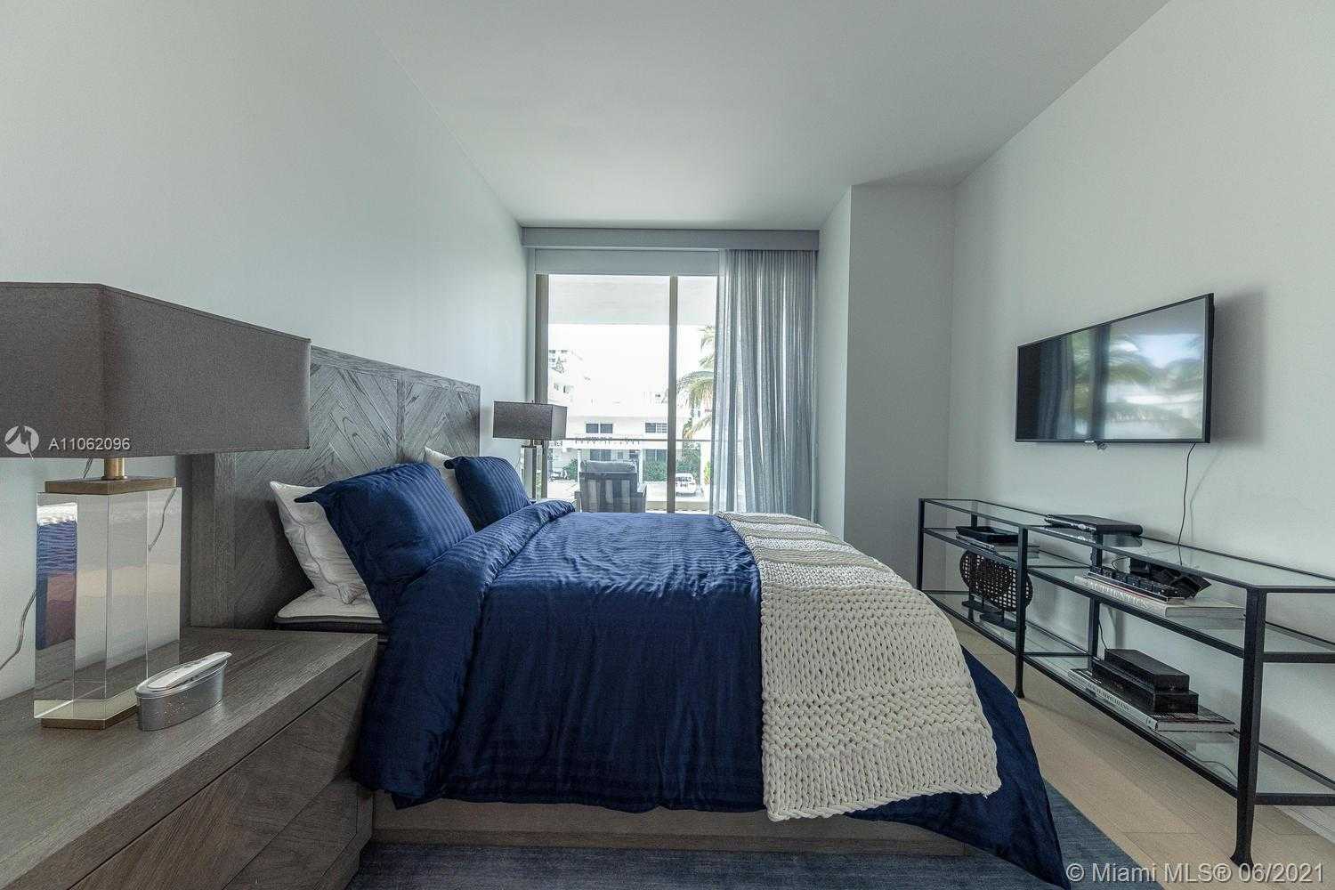 Small Image of 300 COLLINS AVE #2A, Miami Beach Number 31