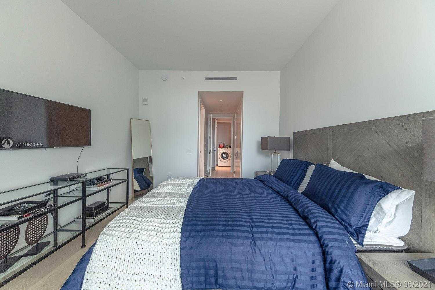 Small Image of 300 COLLINS AVE #2A, Miami Beach Number 32