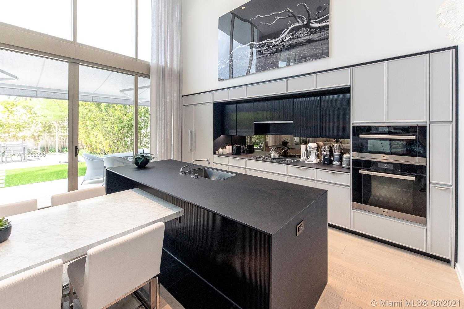 Small Image of 300 COLLINS AVE #2A, Miami Beach Number 4