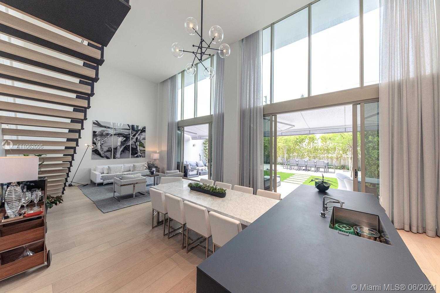 Small Image of 300 COLLINS AVE #2A, Miami Beach Number 40