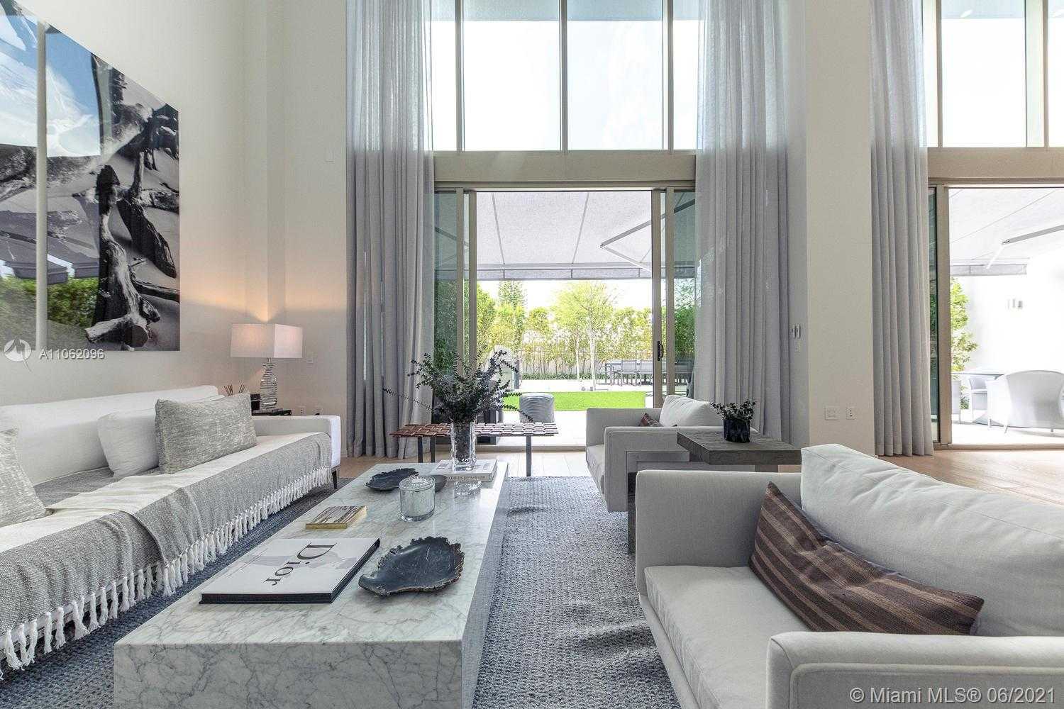 Small Image of 300 COLLINS AVE #2A, Miami Beach Number 6