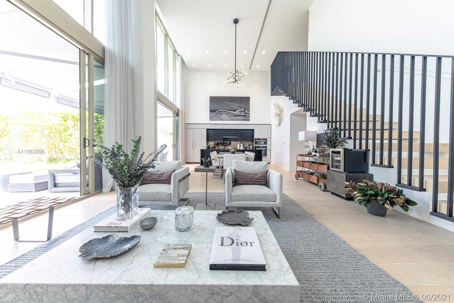 Small Image of 300 COLLINS AVE #2A, Miami Beach Number 7