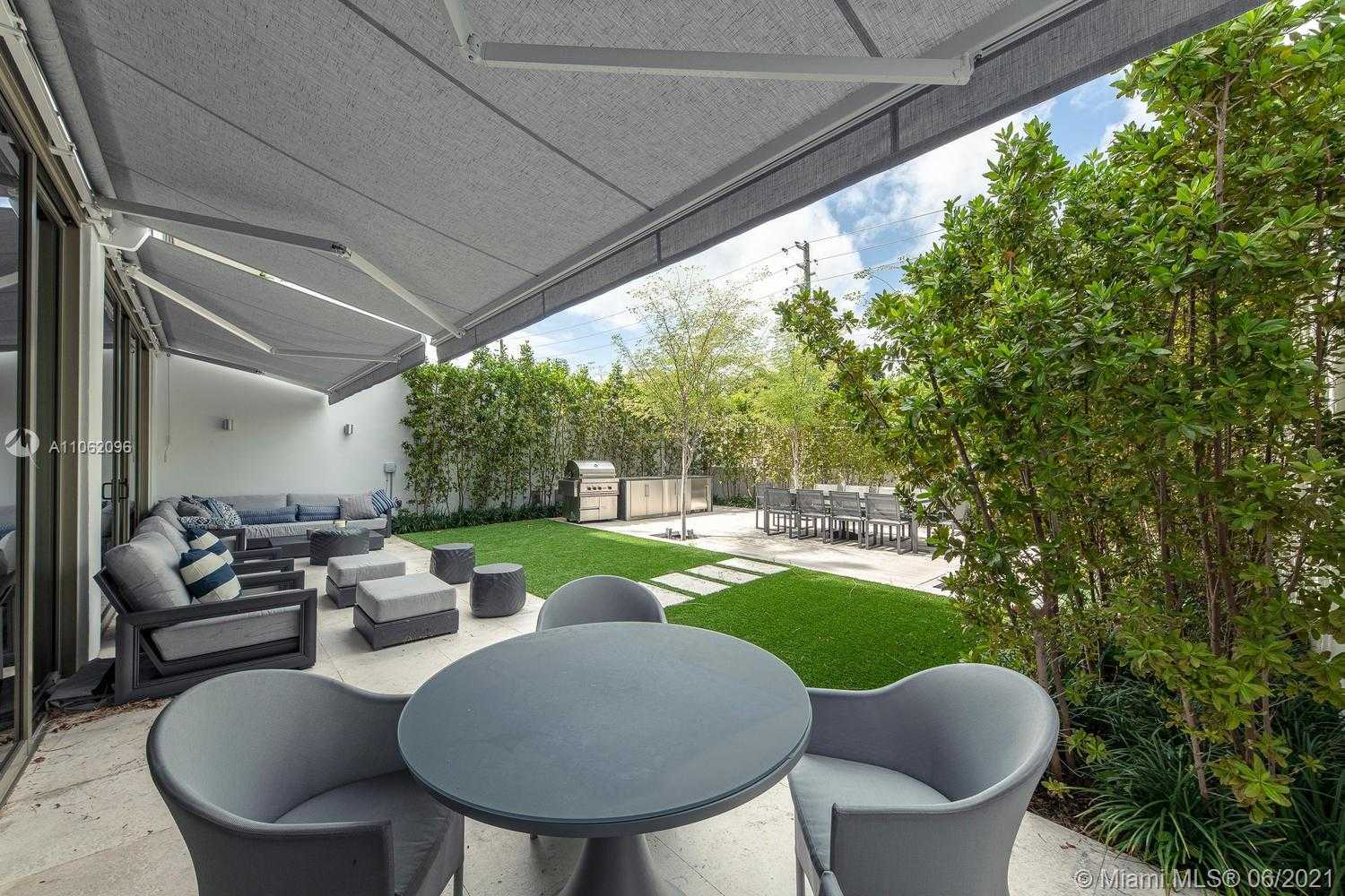 Small Image of 300 COLLINS AVE #2A, Miami Beach Number 9