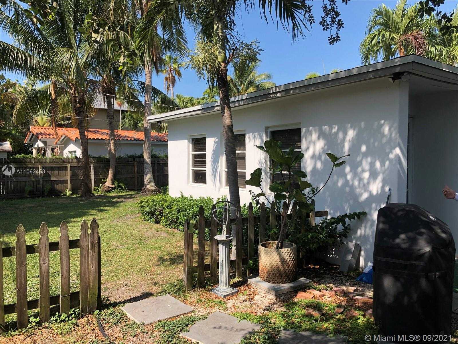 Small Image of 485 WARREN LN, Key Biscayne Number 4