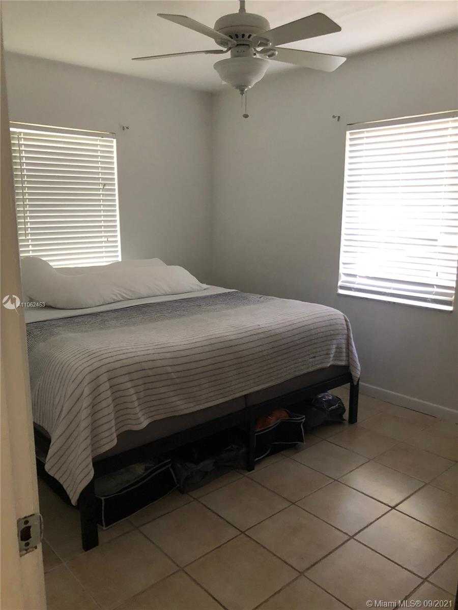 Small Image of 485 WARREN LN, Key Biscayne Number 6