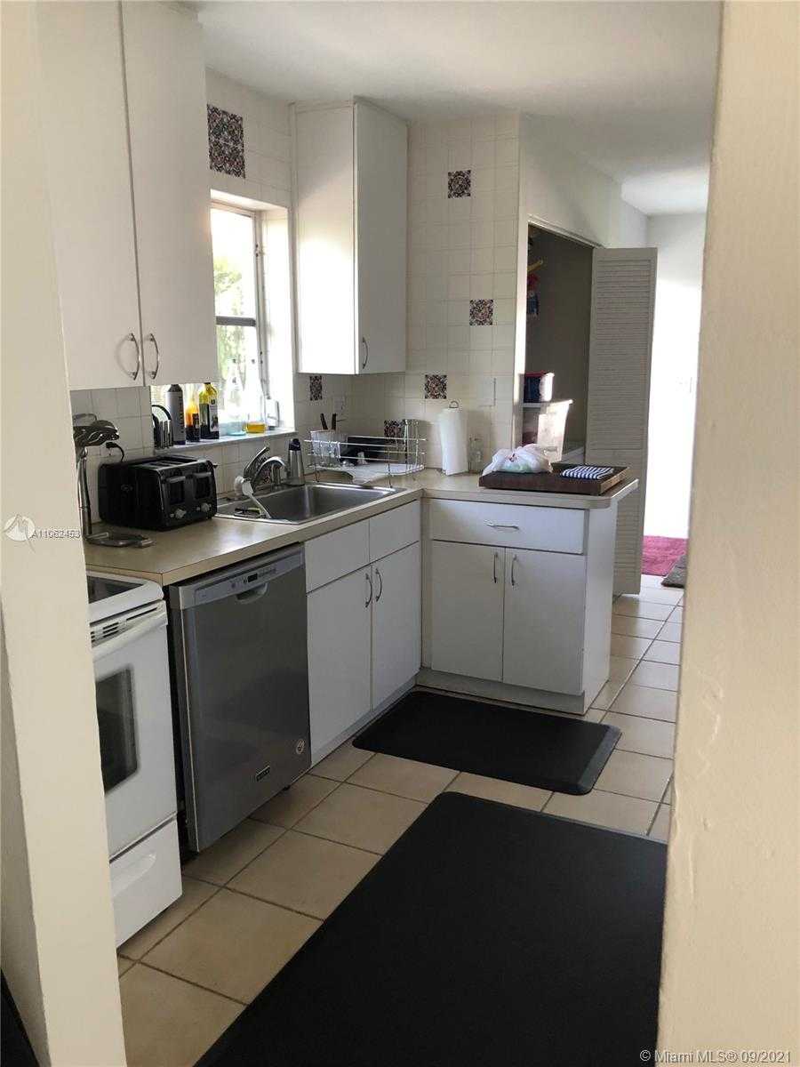 Small Image of 485 WARREN LN, Key Biscayne Number 8