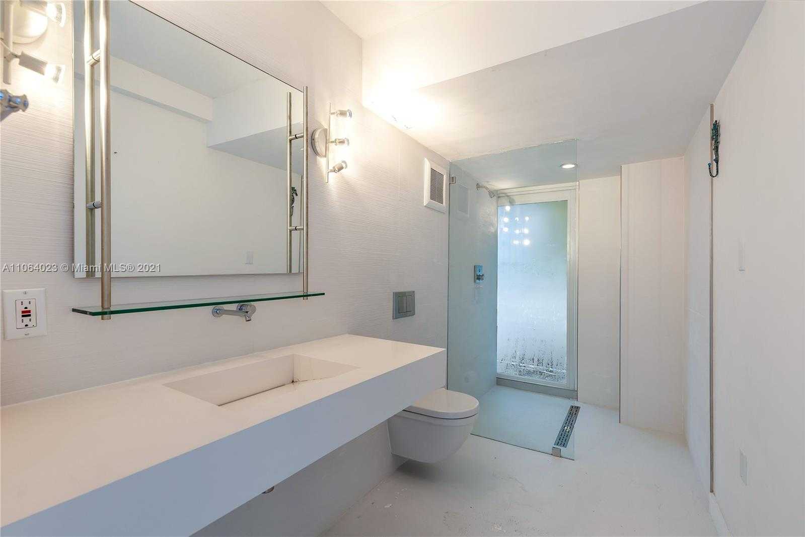 Small Image of 297 N Coconut Ln, Miami Beach, FL 33139, USA Number 4