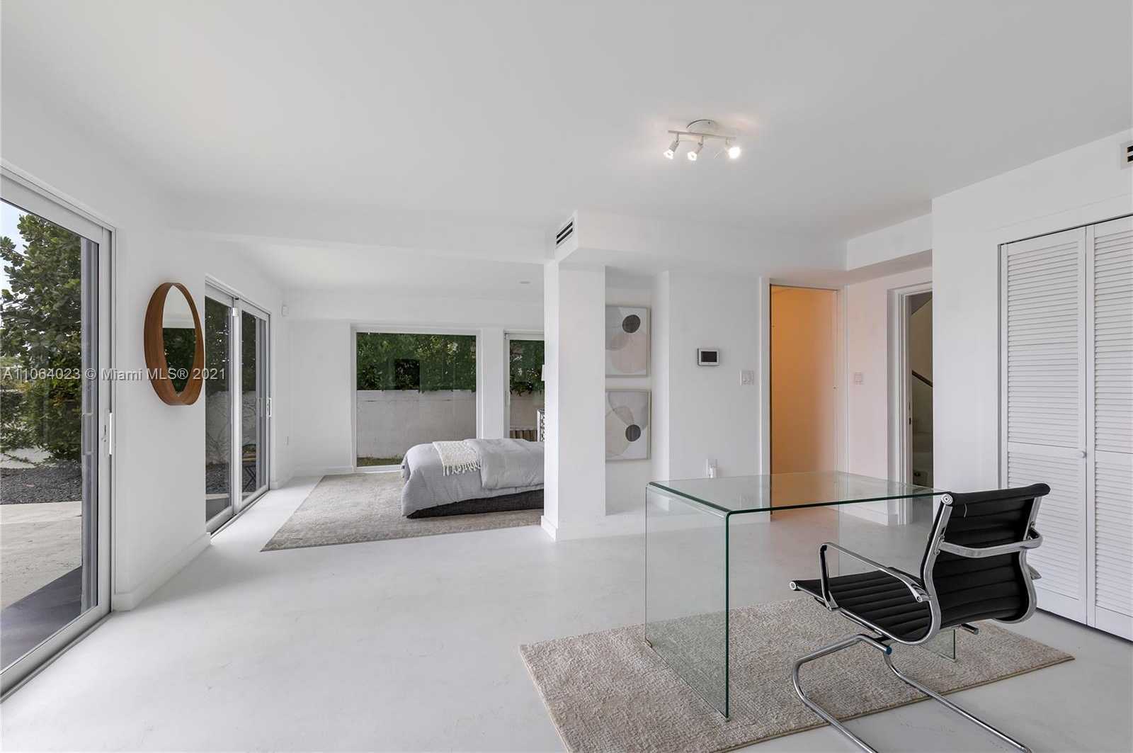 Small Image of 297 N Coconut Ln, Miami Beach, FL 33139, USA Number 5