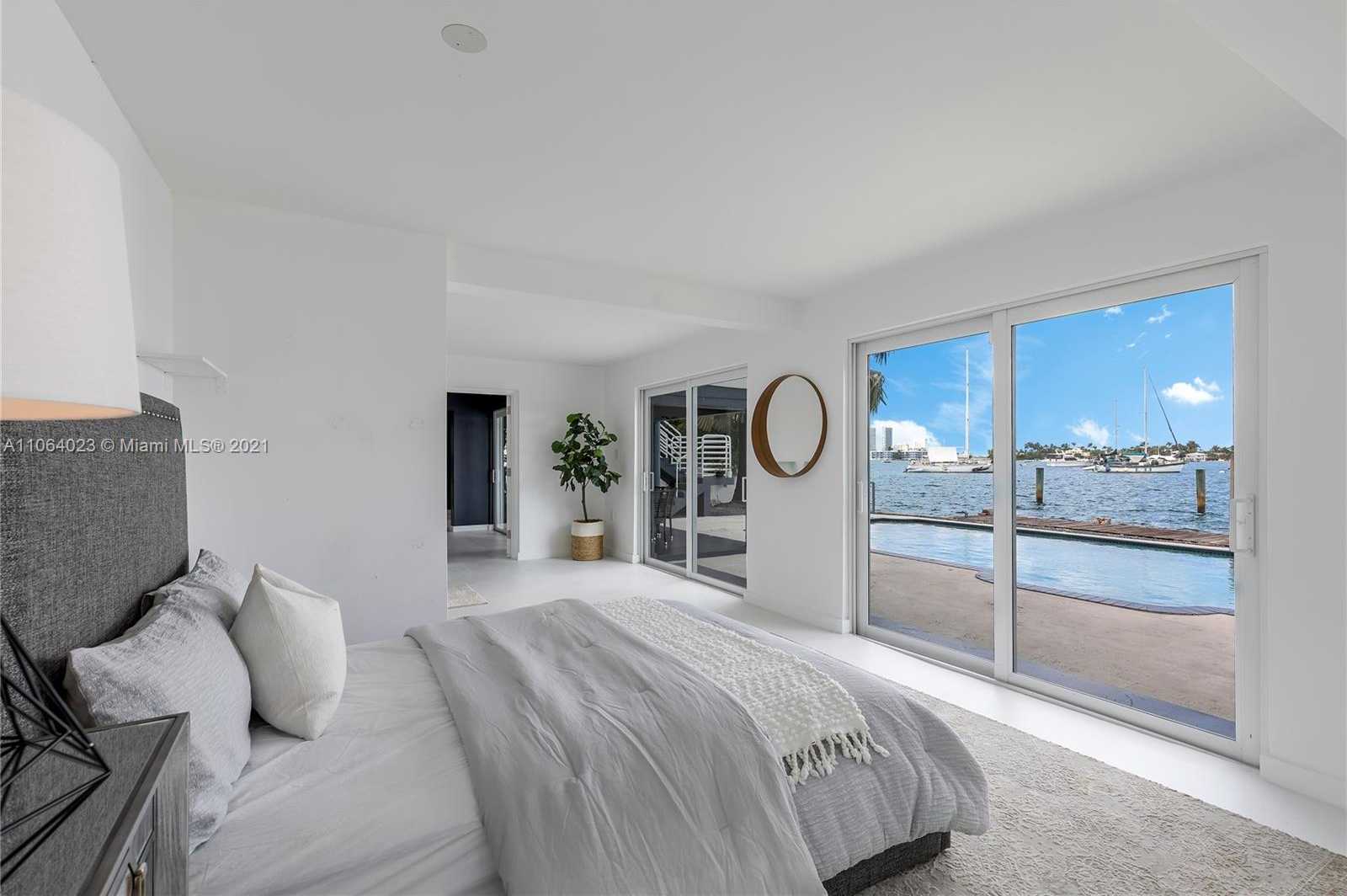 Small Image of 297 N Coconut Ln, Miami Beach, FL 33139, USA Number 6