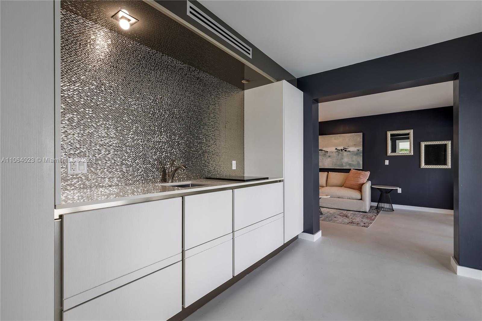 Small Image of 297 N Coconut Ln, Miami Beach, FL 33139, USA Number 7