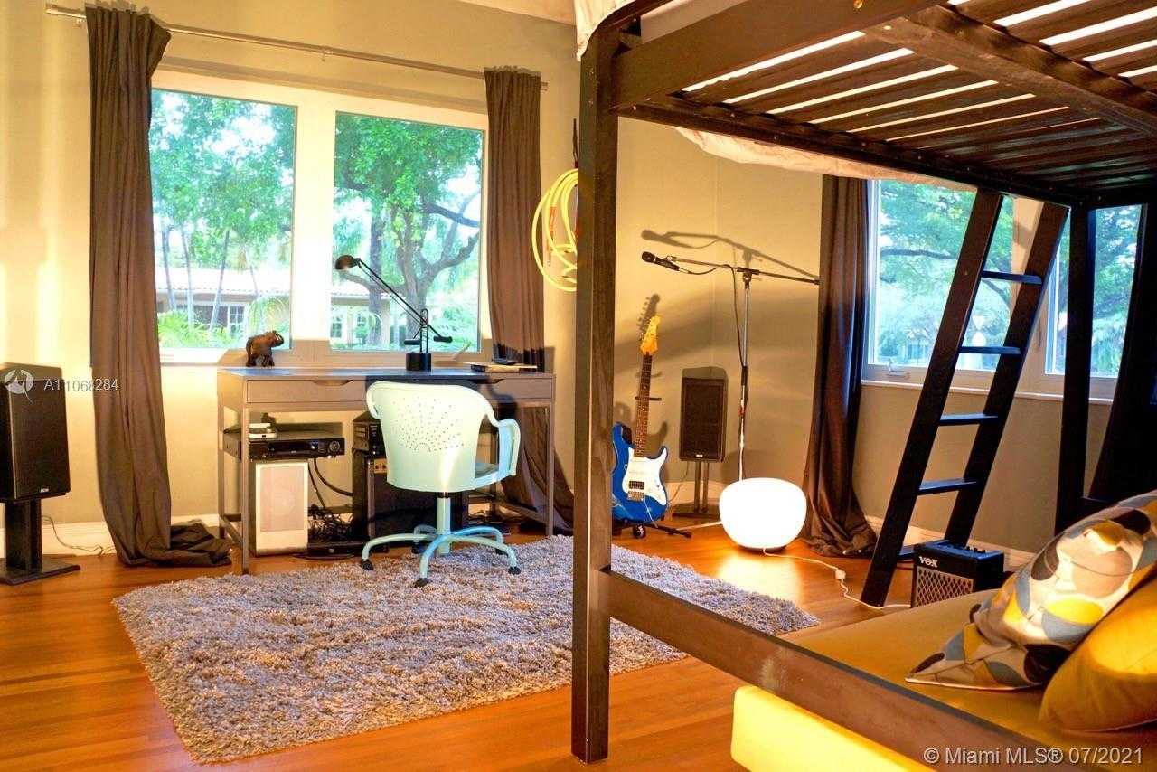 Small Image of 310 CANDIA AVE, Coral Gables Number 11