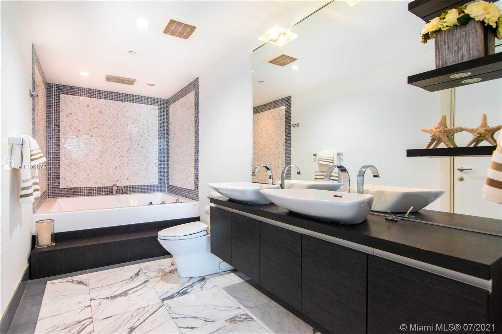 Small Image of 200 BISCAYNE BOULEVARD WAY #502, Miami Number 17