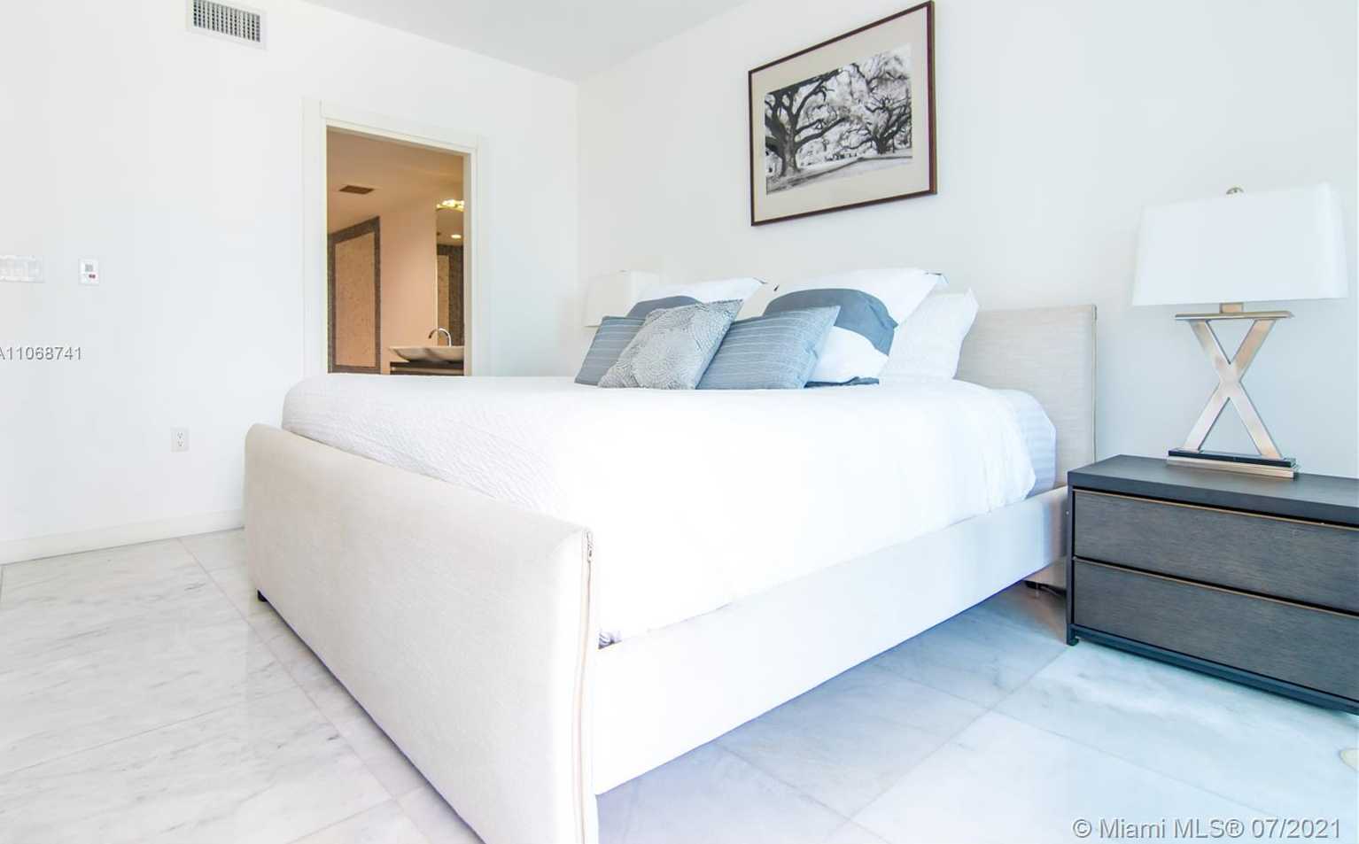 Small Image of 200 BISCAYNE BOULEVARD WAY #502, Miami Number 2