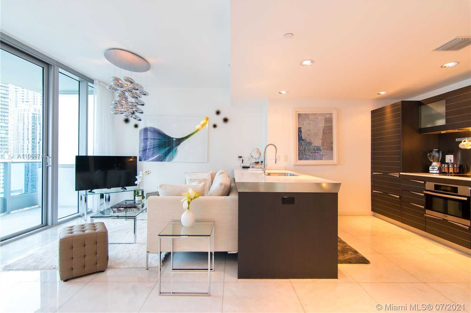 Small Image of 200 BISCAYNE BOULEVARD WAY #502, Miami Number 4