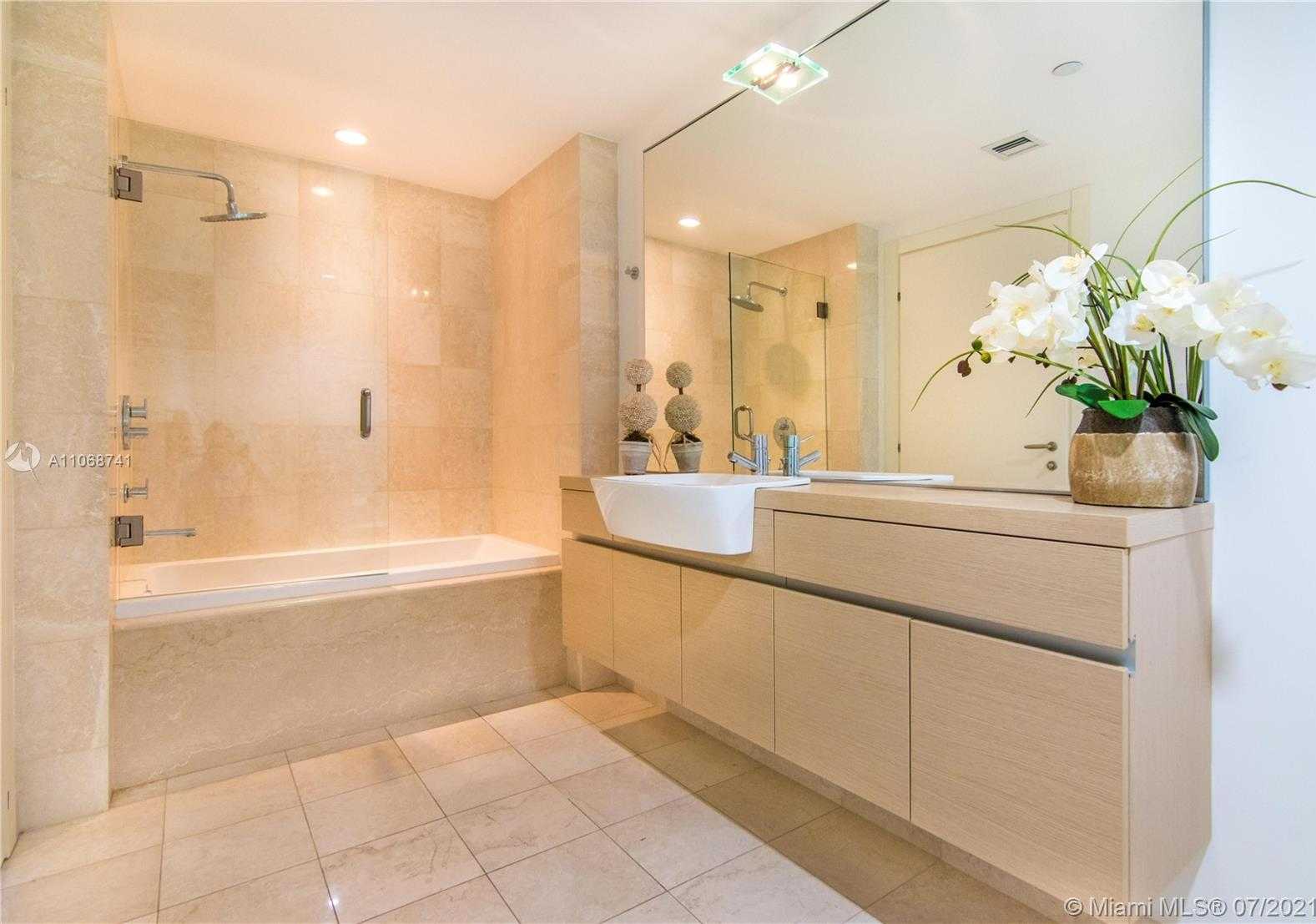 Small Image of 200 BISCAYNE BOULEVARD WAY #502, Miami Number 5