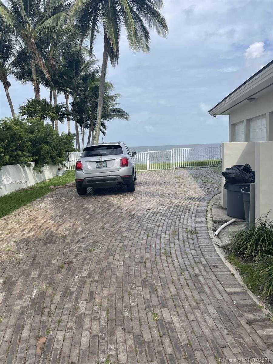 Small Image of 25 ARVIDA PKWY, Coral Gables Number 3