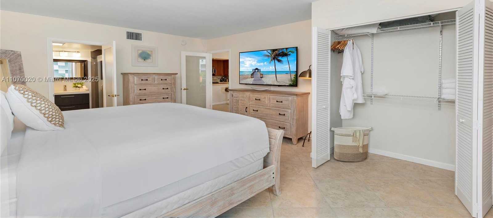 Small Image of 2301 COLLINS AVE #301, Miami Beach Number 15