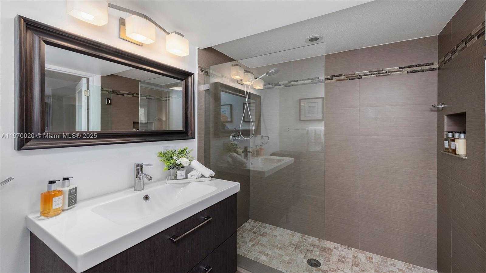 Small Image of 2301 COLLINS AVE #301, Miami Beach Number 17
