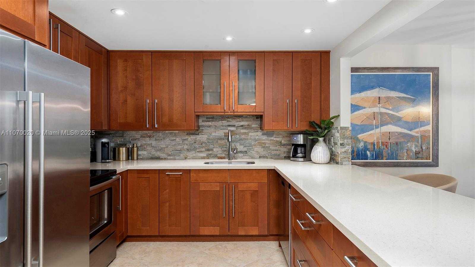 Small Image of 2301 COLLINS AVE #301, Miami Beach Number 4