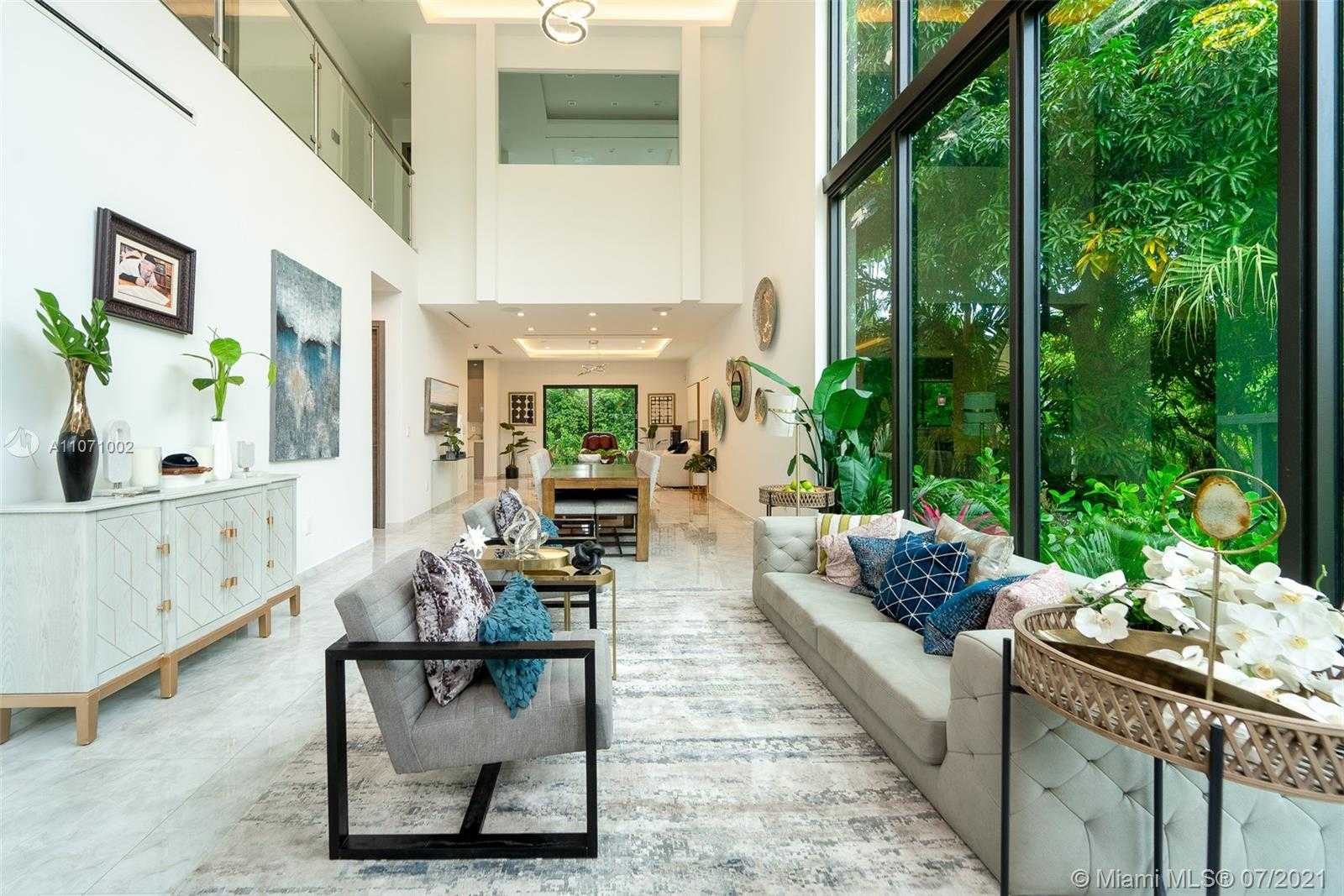 Small Image of 445 WEST 42ND ST #N/A, Miami Beach Number 2