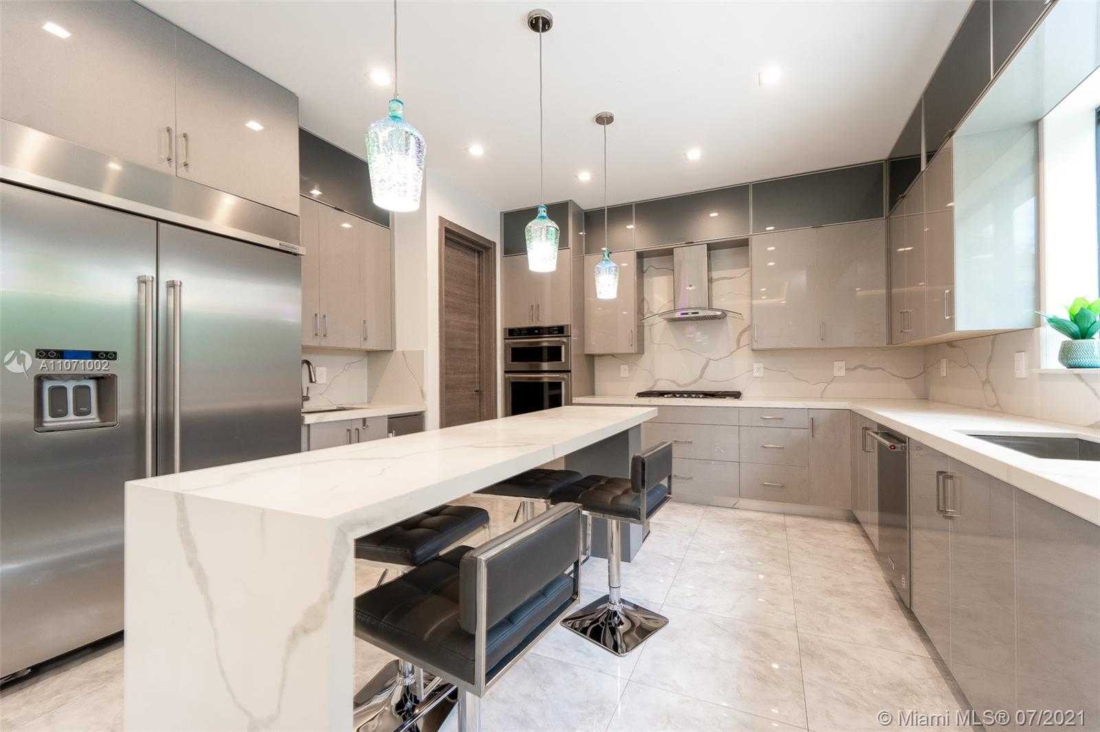 Small Image of 445 WEST 42ND ST #N/A, Miami Beach Number 5