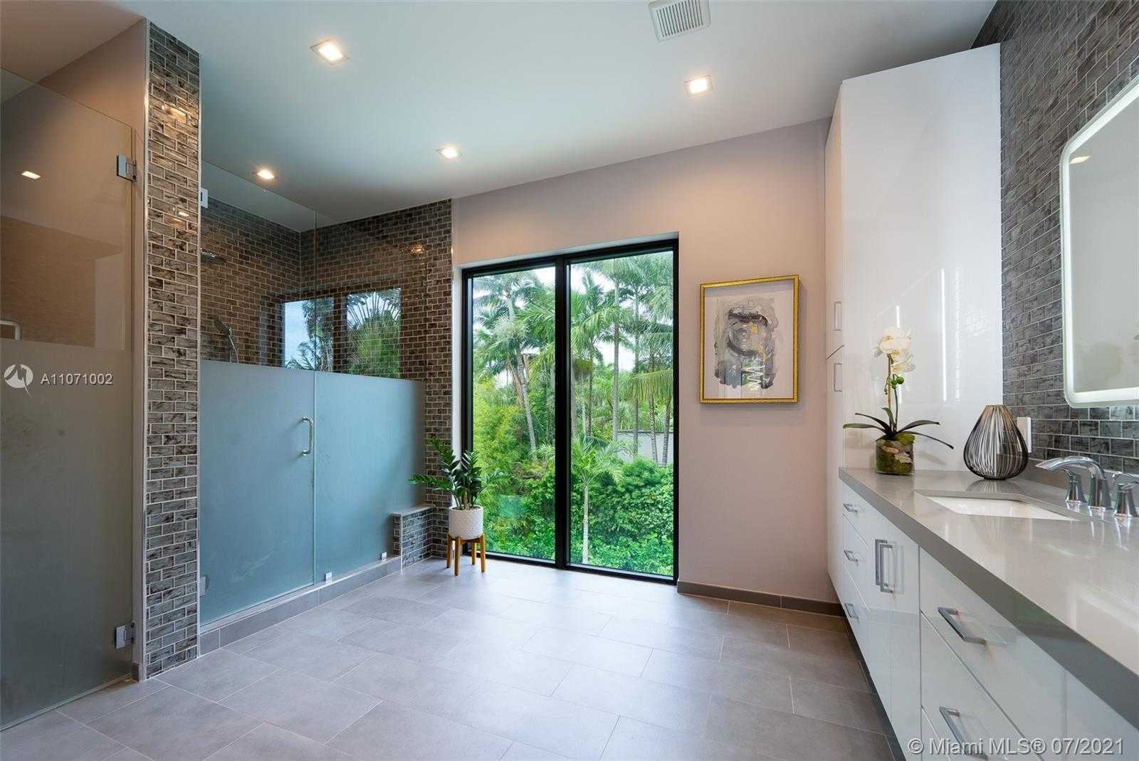 Small Image of 445 WEST 42ND ST #N/A, Miami Beach Number 7