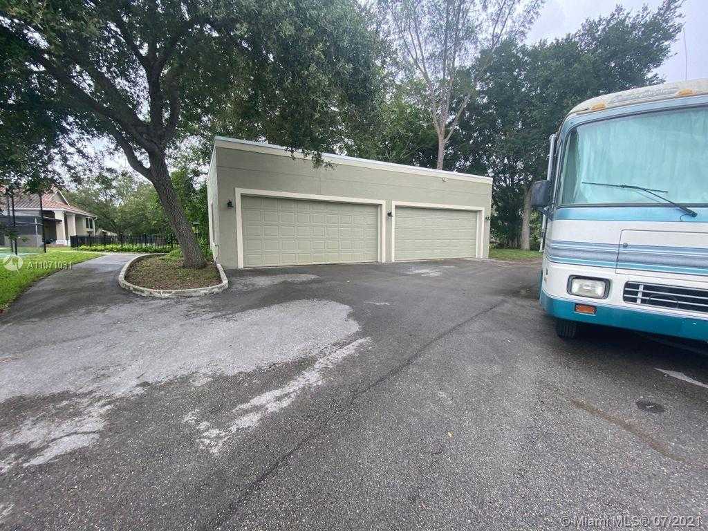 Small Image of 8800 NORTH WEST 72ND ST #8800, Parkland Number 14