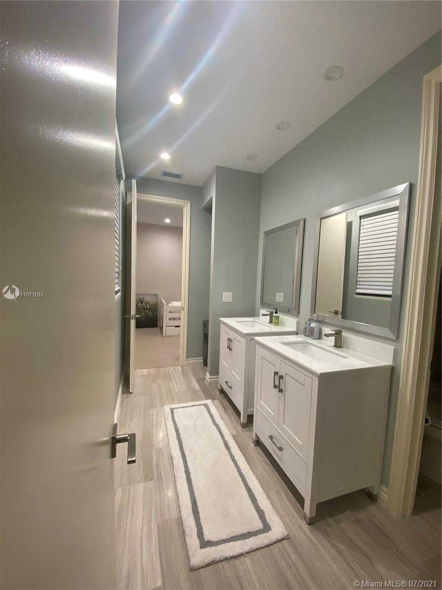 Small Image of 8800 NORTH WEST 72ND ST #8800, Parkland Number 44