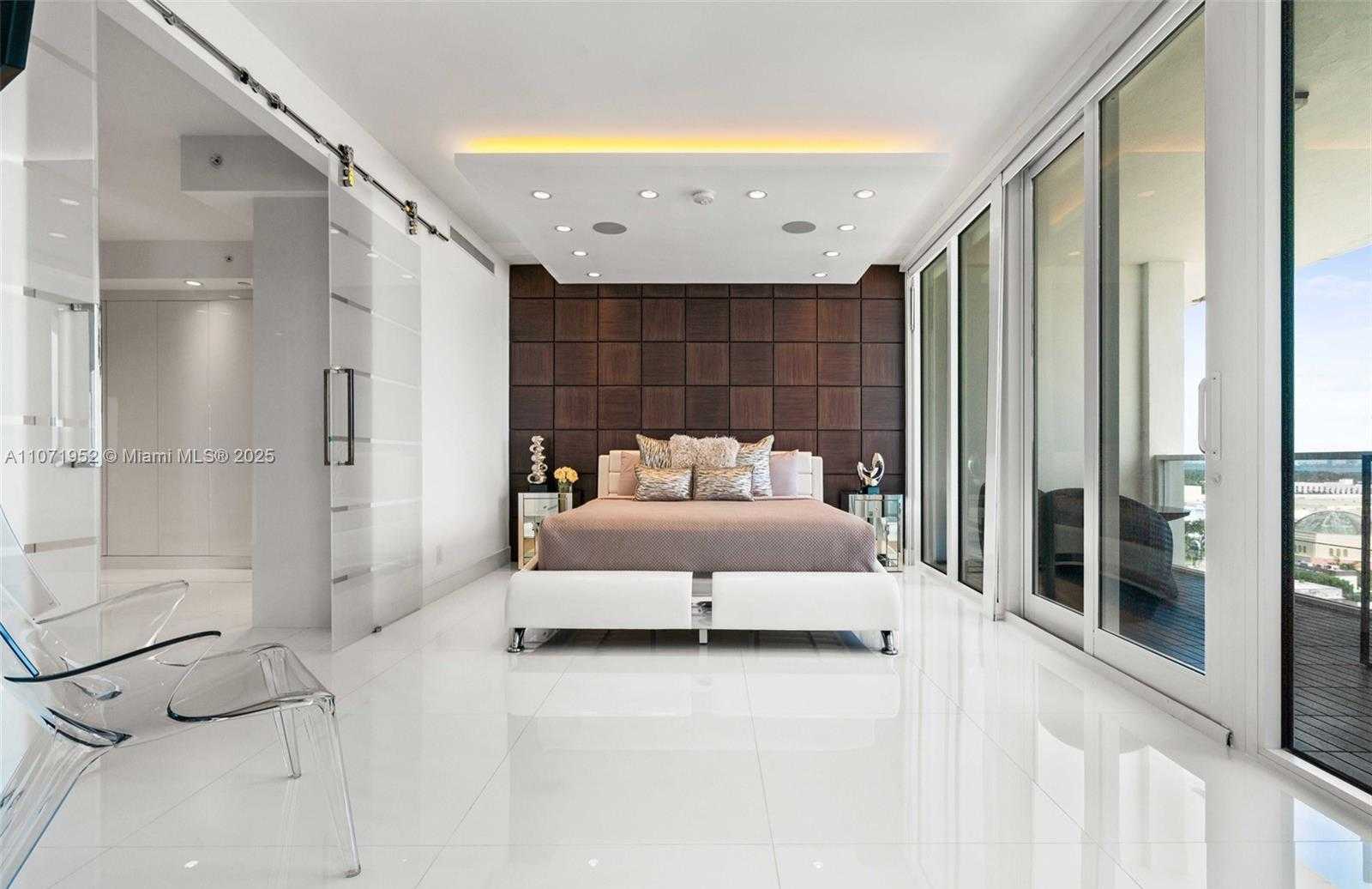 Small Image of 100 LINCOLN RD #PH6, Miami Beach Number 14