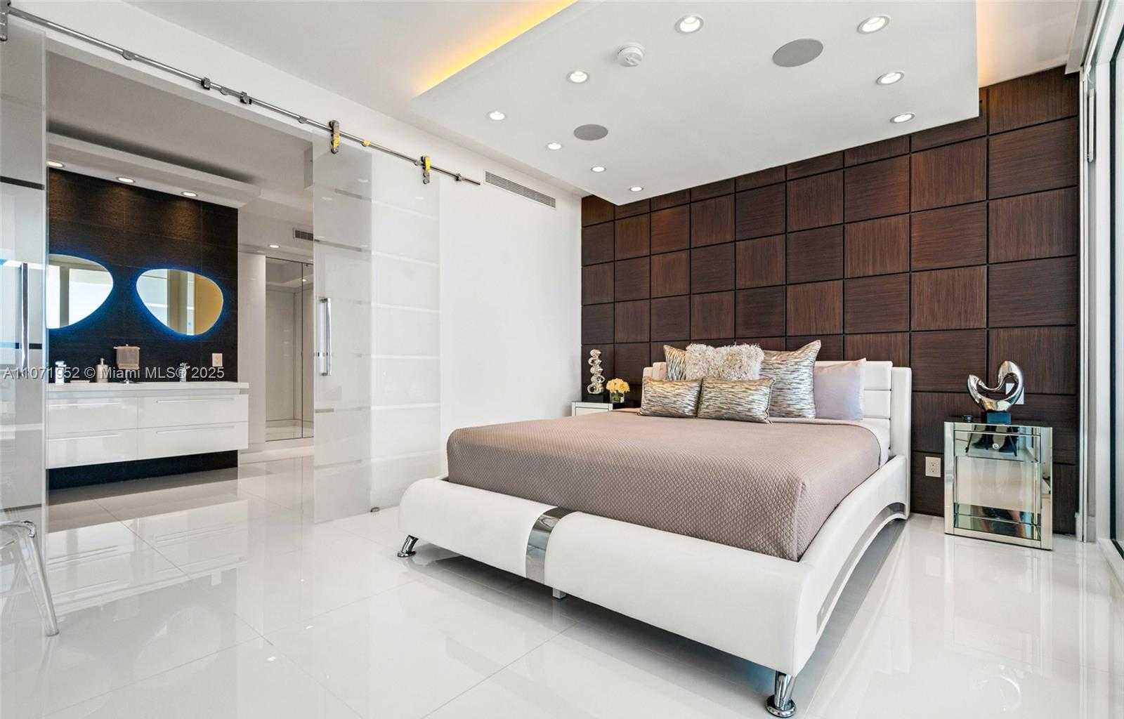 Small Image of 100 LINCOLN RD #PH6, Miami Beach Number 15