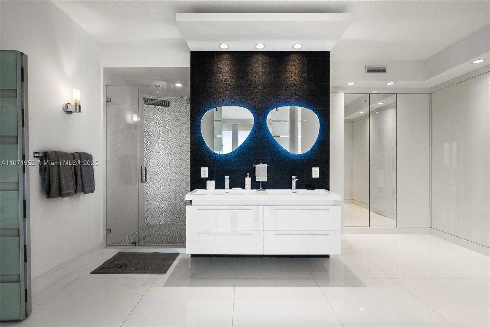 Small Image of 100 LINCOLN RD #PH6, Miami Beach Number 16