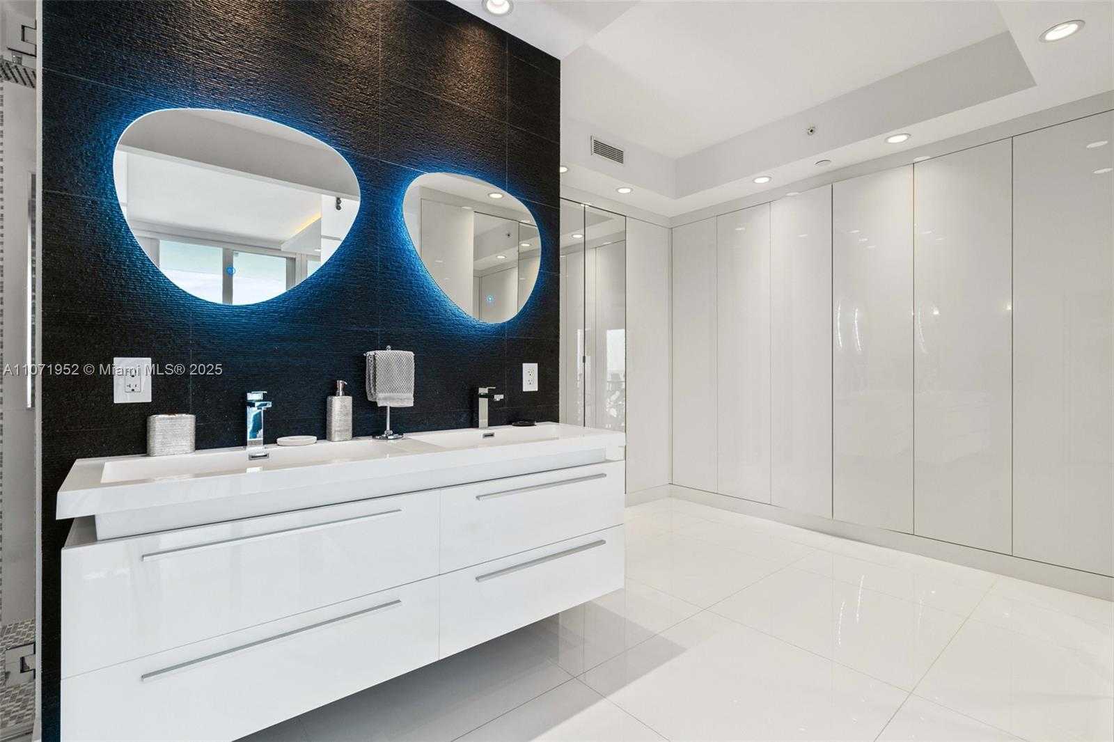 Small Image of 100 LINCOLN RD #PH6, Miami Beach Number 17