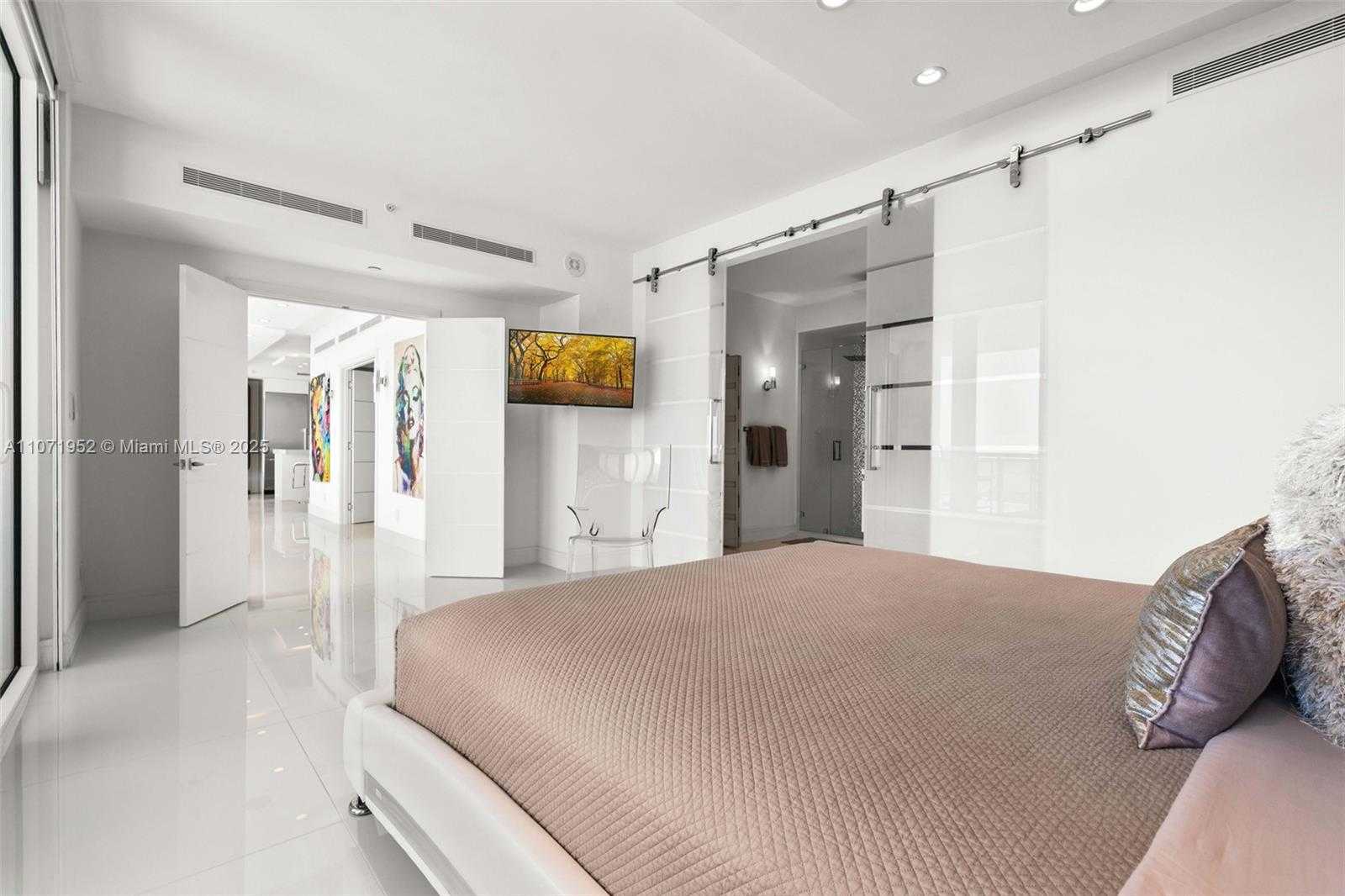 Small Image of 100 LINCOLN RD #PH6, Miami Beach Number 19