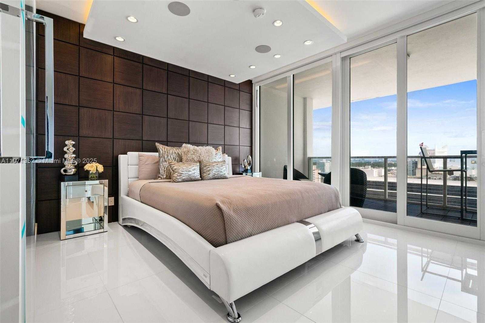 Small Image of 100 LINCOLN RD #PH6, Miami Beach Number 3