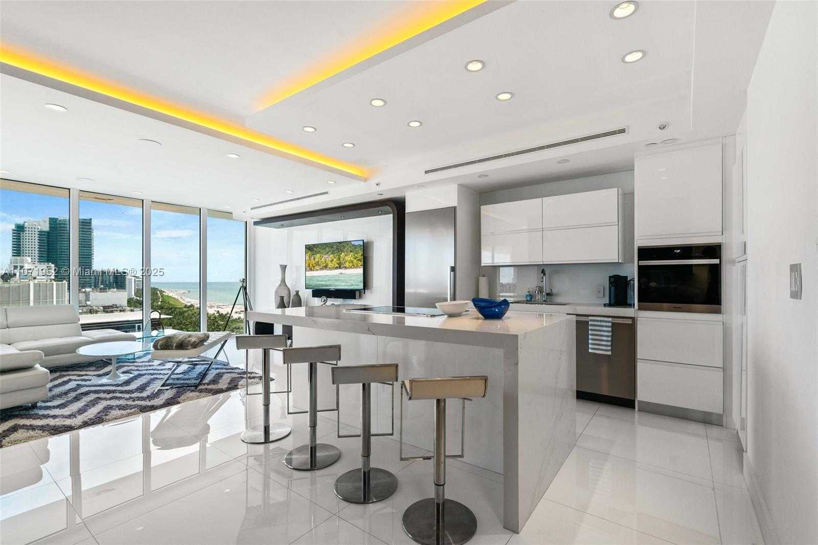 Small Image of 100 LINCOLN RD #PH6, Miami Beach Number 4