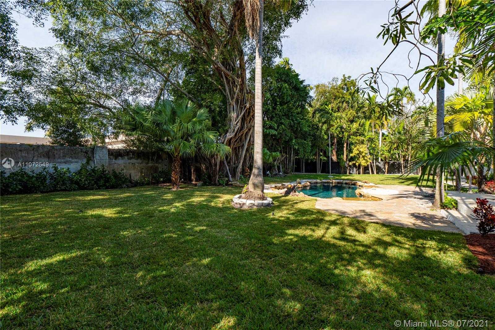 Small Image of 4756 BAY POINT RD, Miami Number 10