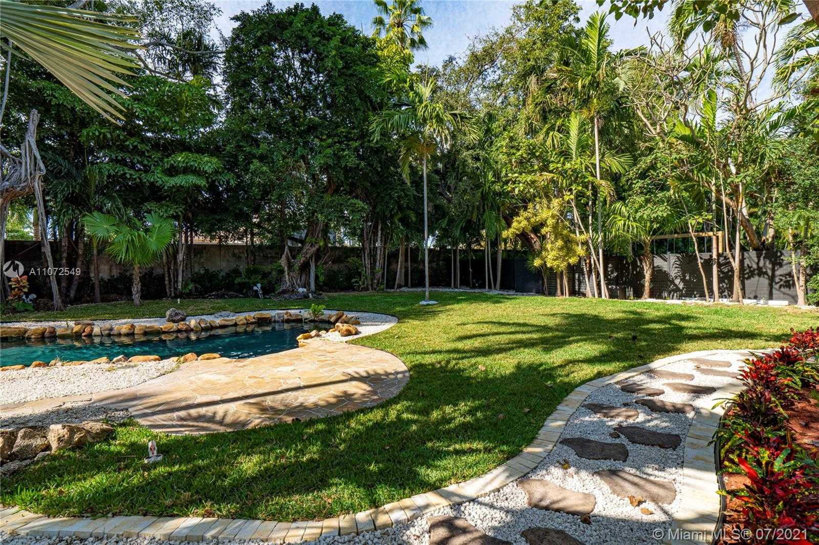 Small Image of 4756 BAY POINT RD, Miami Number 16