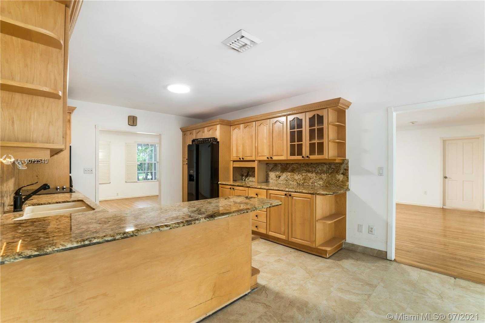 Small Image of 4756 BAY POINT RD, Miami Number 22