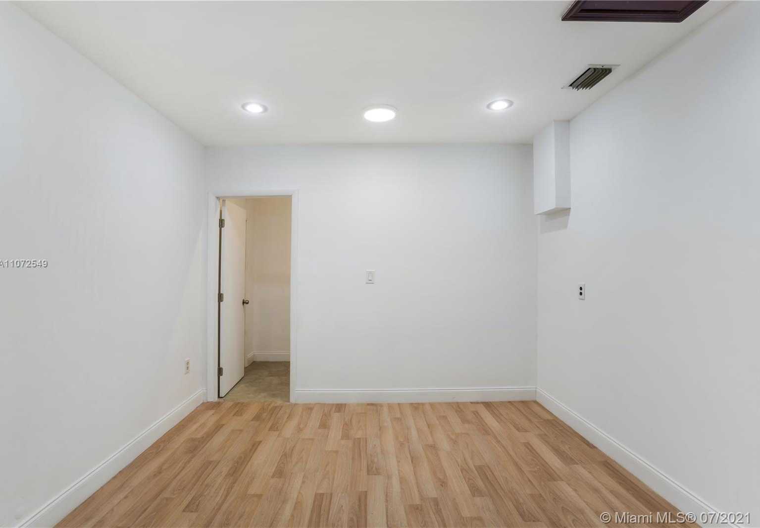 Small Image of 4756 BAY POINT RD, Miami Number 25