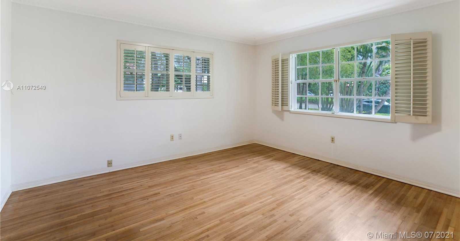 Small Image of 4756 BAY POINT RD, Miami Number 27