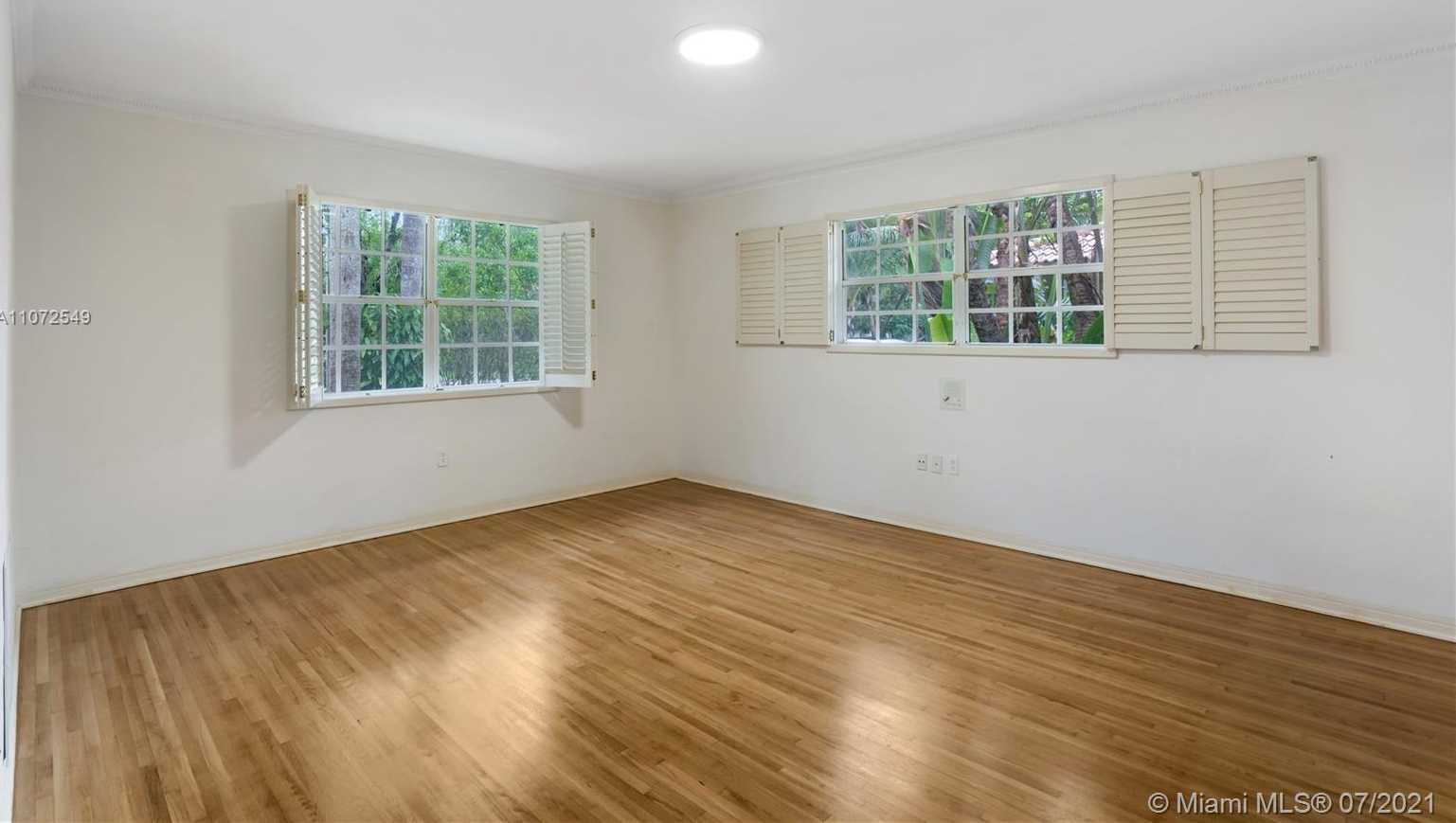 Small Image of 4756 BAY POINT RD, Miami Number 31