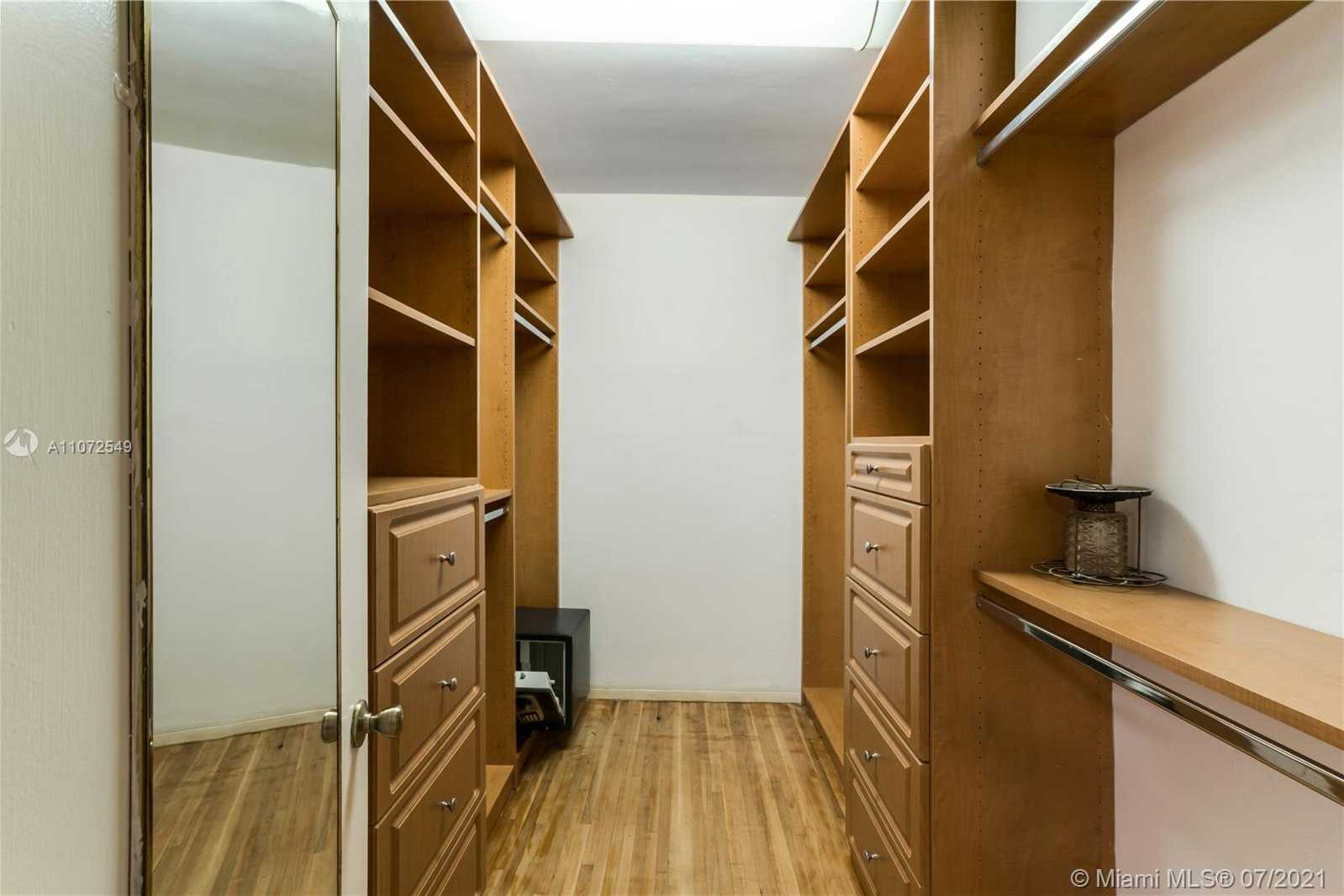 Small Image of 4756 BAY POINT RD, Miami Number 32