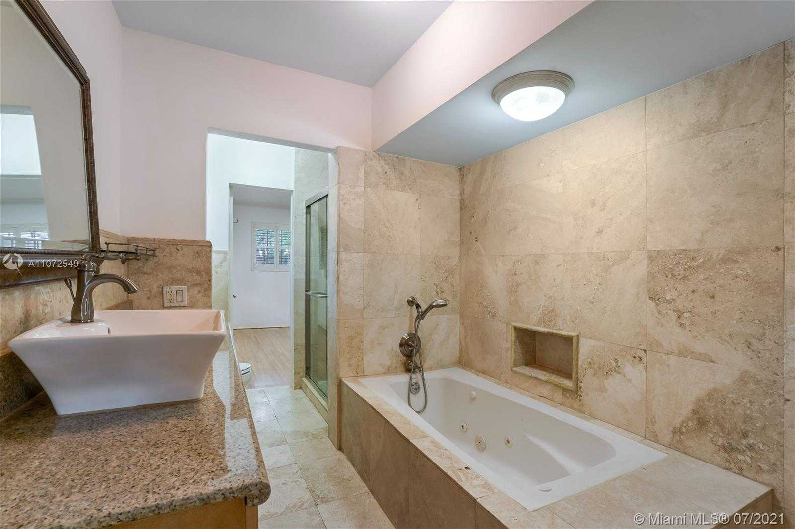 Small Image of 4756 BAY POINT RD, Miami Number 33