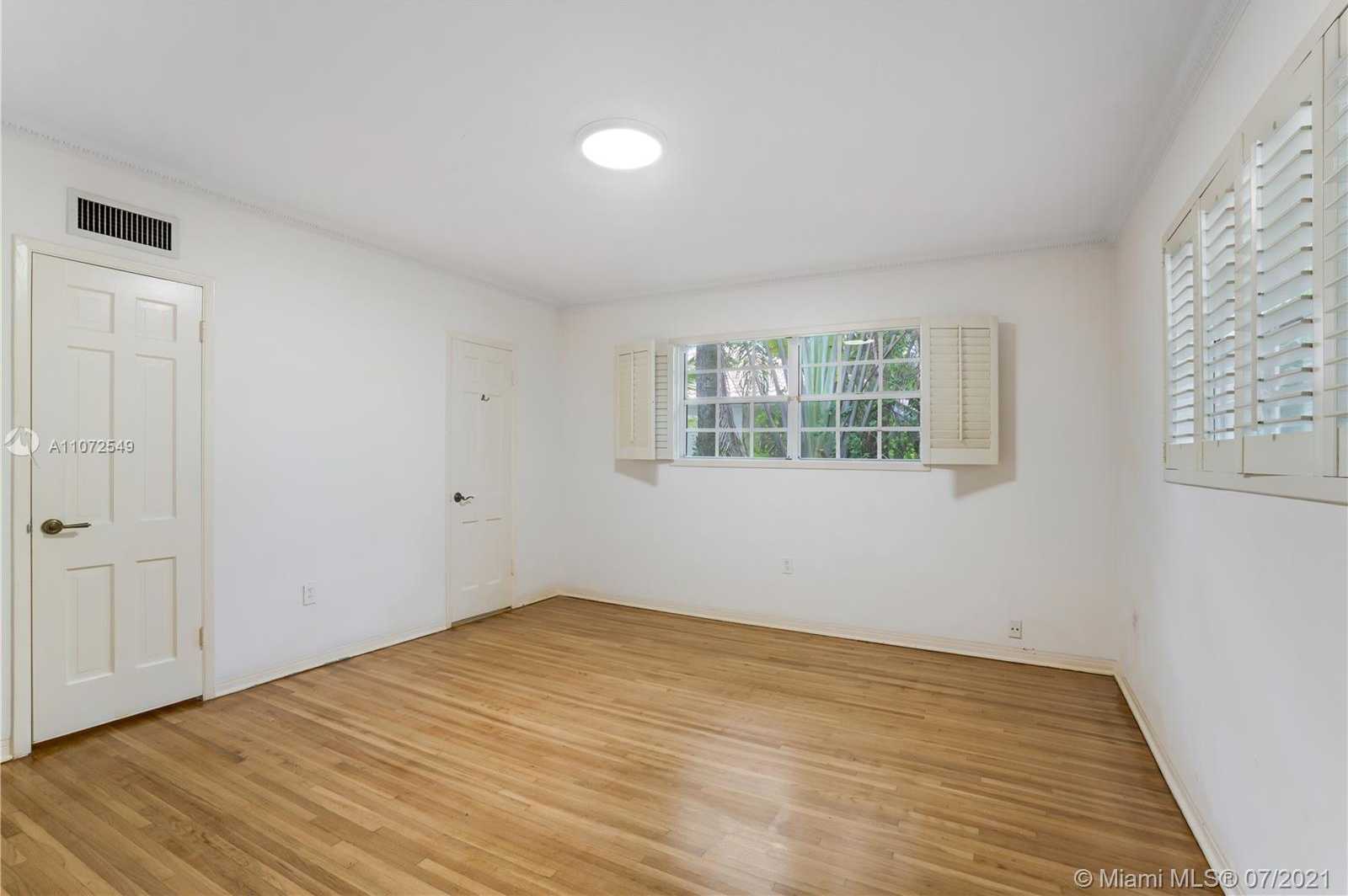 Small Image of 4756 BAY POINT RD, Miami Number 35