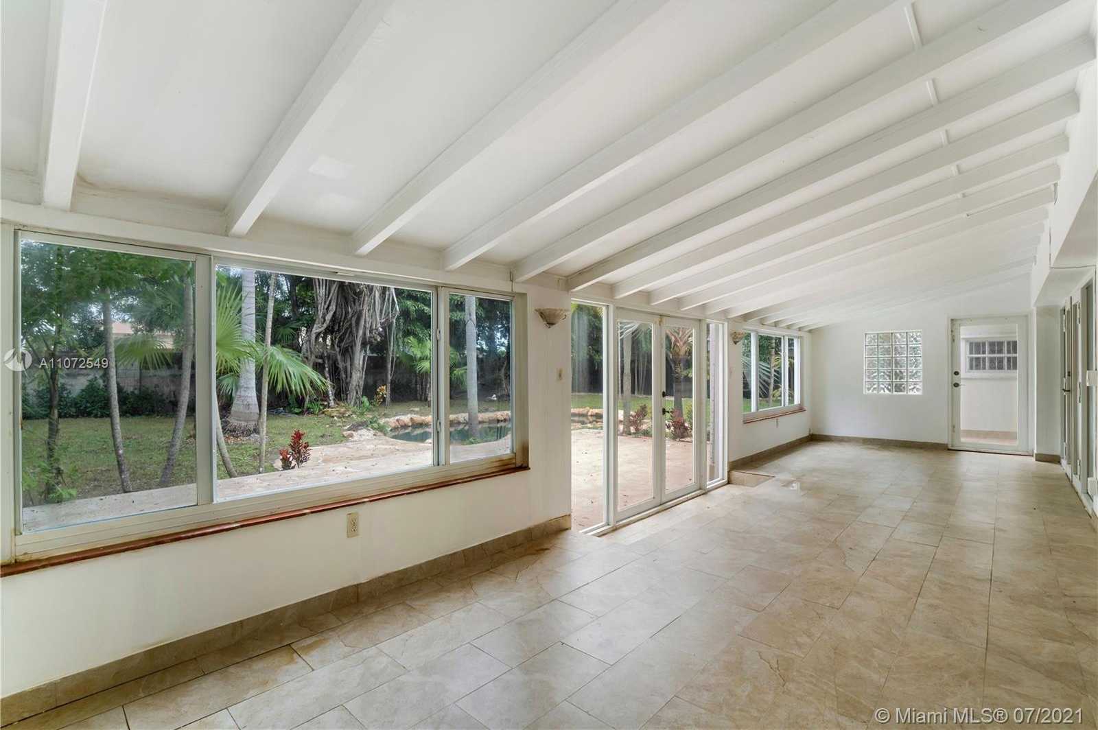 Small Image of 4756 BAY POINT RD, Miami Number 36