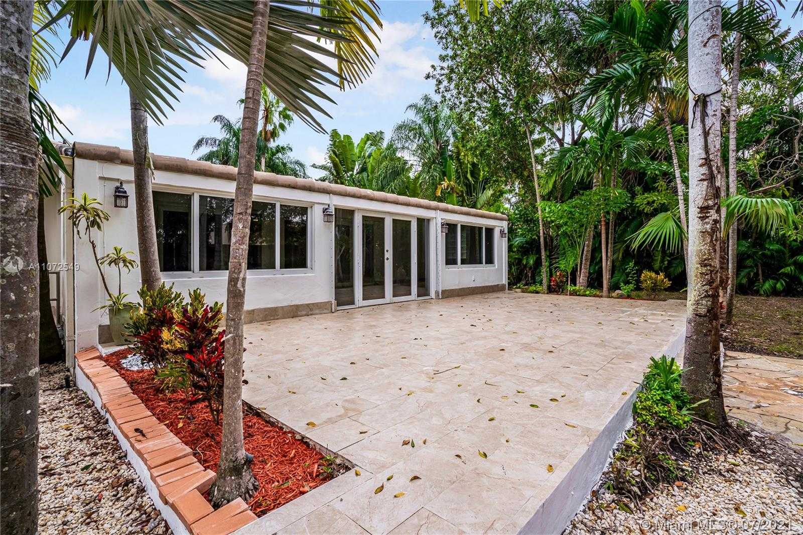 Small Image of 4756 BAY POINT RD, Miami Number 39